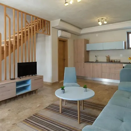 Grad Sunca 4* トレビニエ