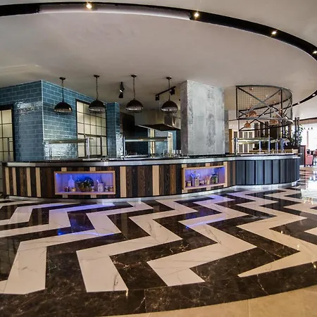 Grad Sunca 4* トレビニエ